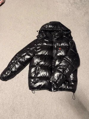Black puffer jacket Polo Ralph Lauren - Black puffer jacket Polo Ralph Lauren in size M. Perfect for cold days. Very good condition with no marks or stains. Please ask if you have any questions.