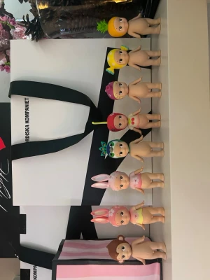 Sonny angels - Säljer mina Sony Angels Det går att köpa alla för 500 kr, eller köpa enstaka/ valfritt antal. Pris kan diskuteras 