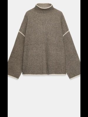 Brun stickad tröja med vida ärmar - Säljer min skitsnygga och trendiga stickade tröja från Zara! Lite oversized passform, skulle säga den passar s!