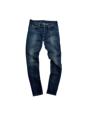 Blå slim jeans från Ralph Lauren Jeans - Säljer ett par blå slim fit jeans från ralph Lauren med klassisk femficksdesign och snygga slitningar framtill. Jeansen har normal midja, smal passform och är tillverkade i mjuk bomull med lite stretch för extra komfort.