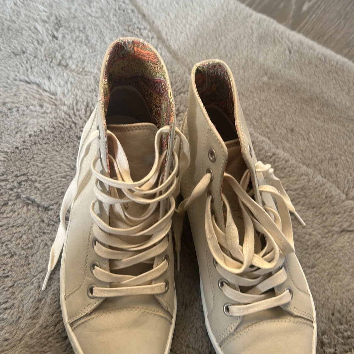 Beiga höga sneakers med mönstrat foder strl 37/38 - 1