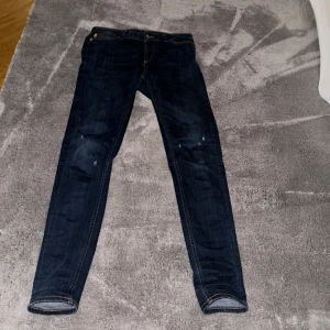Dondup jeans - Säljer mina dondup jeans w28 och modellen tara