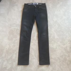 Jacob cohën Jeans - Hej! Säljer ett par riktigt populära och exklusiva Jacob Cohën jeans i nyskick! Det är modellen bard som är slim fit. Nypris ca 6 tusen! Hör av er vid intresse/// 439