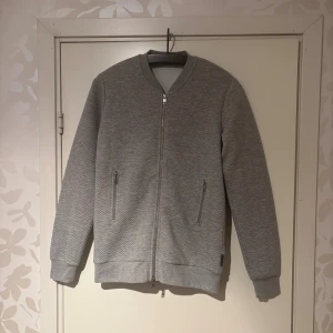 J.Lindeberg tröja - J.Lindeberg tröja i mycket fint skick. Storlek: S 