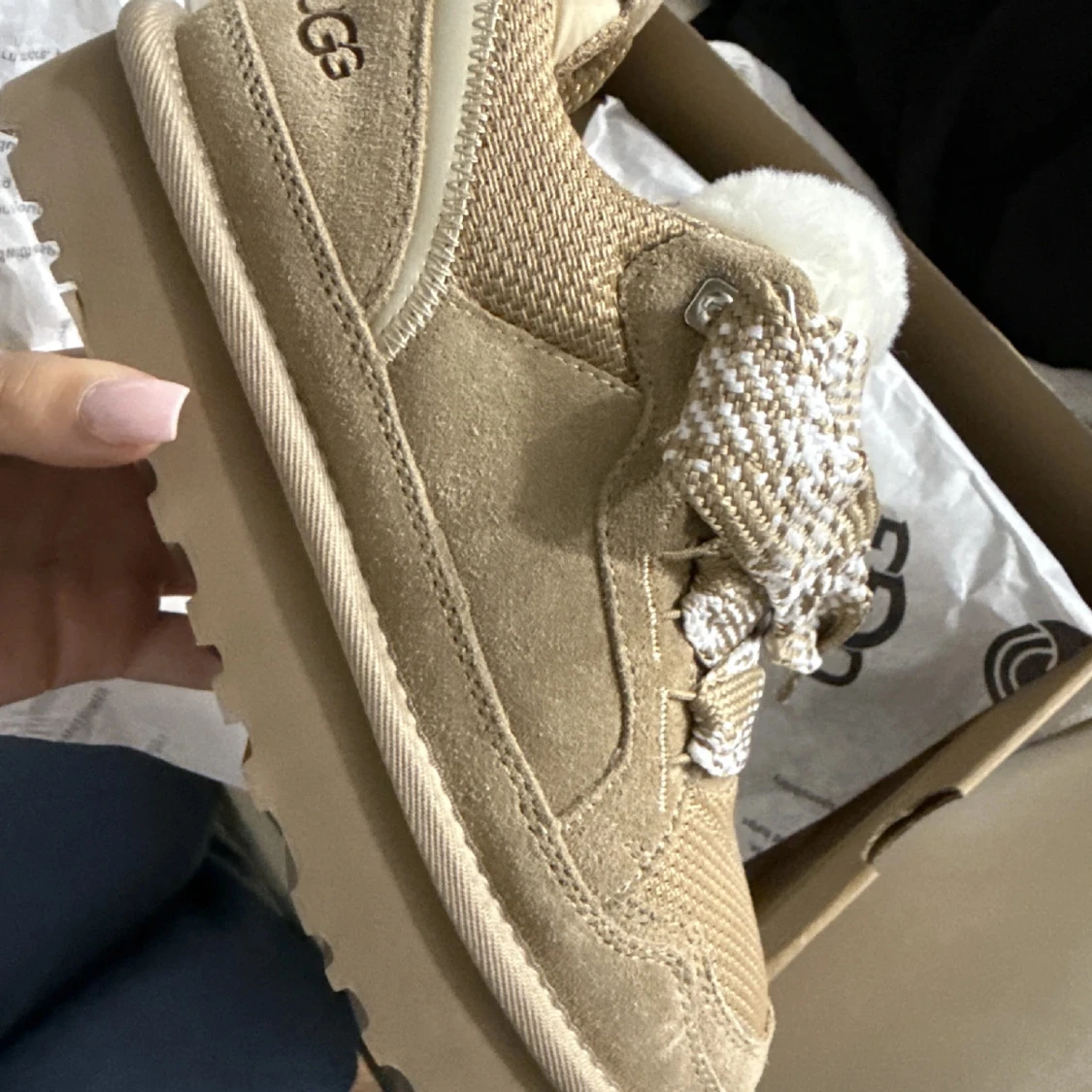 Beige sneakers från UGG med fårull - 2