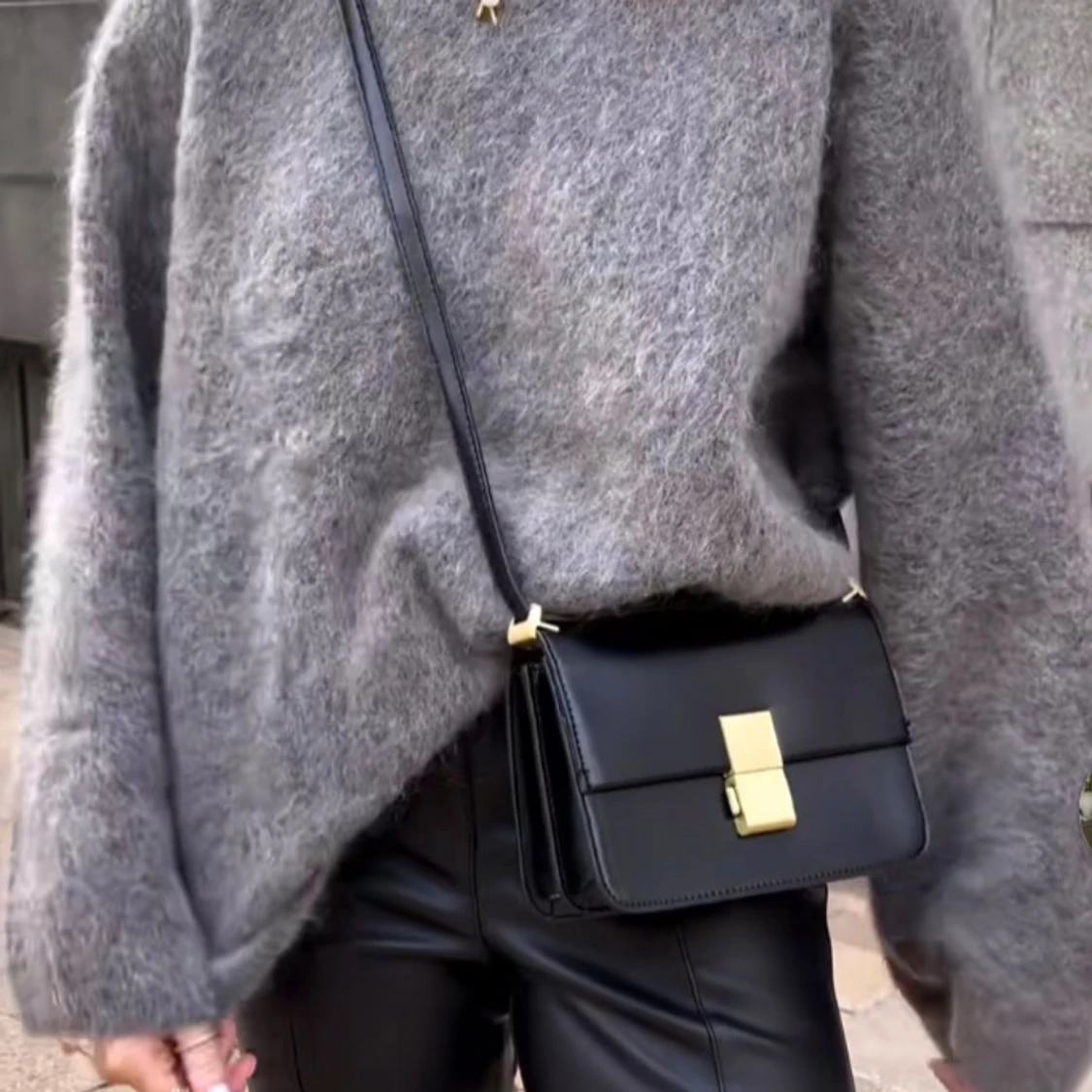 Grå fluffig stickad tröja