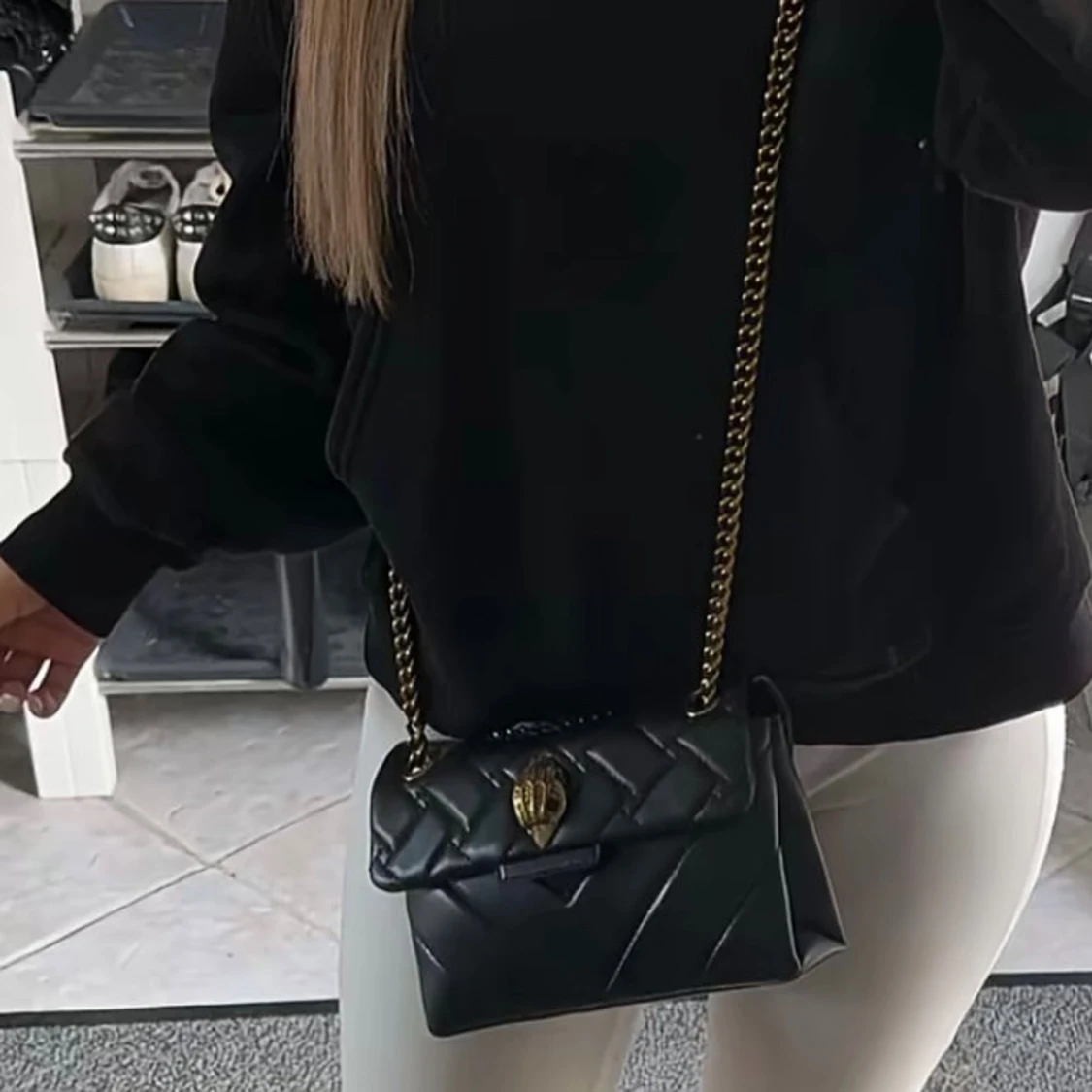 Svart quiltad axelväska Kurt Geiger