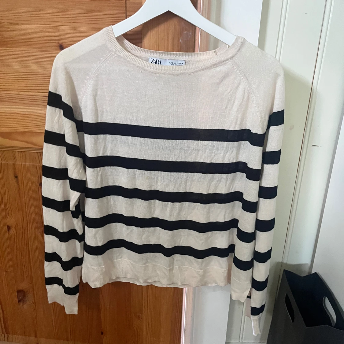 Randig beige och svart tröja från Zara