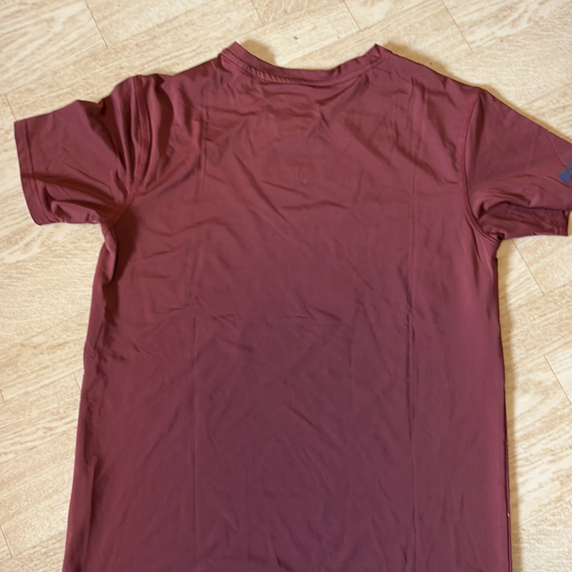 Vinröd Nike t-shirt i funktionsmaterial - 1