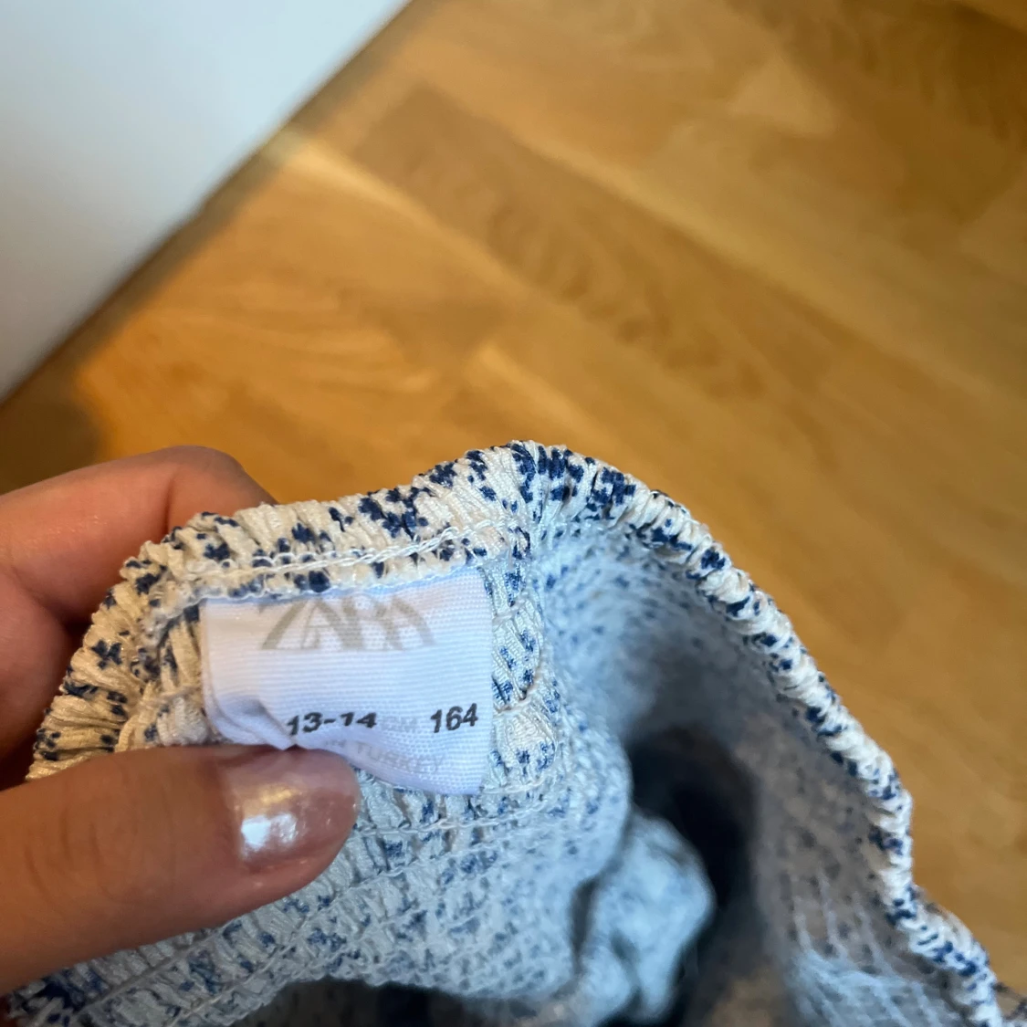 Blommig volangkjol från Zara med shorts i - 3