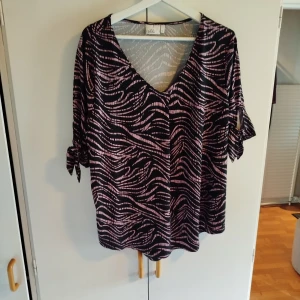 Blus storlek XL isolde - Fint skick. Använd fåtalet gånger.