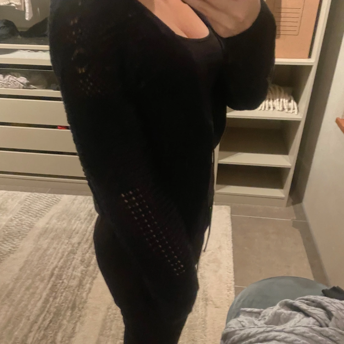 Svart stickad kofta med hålmönster - 1