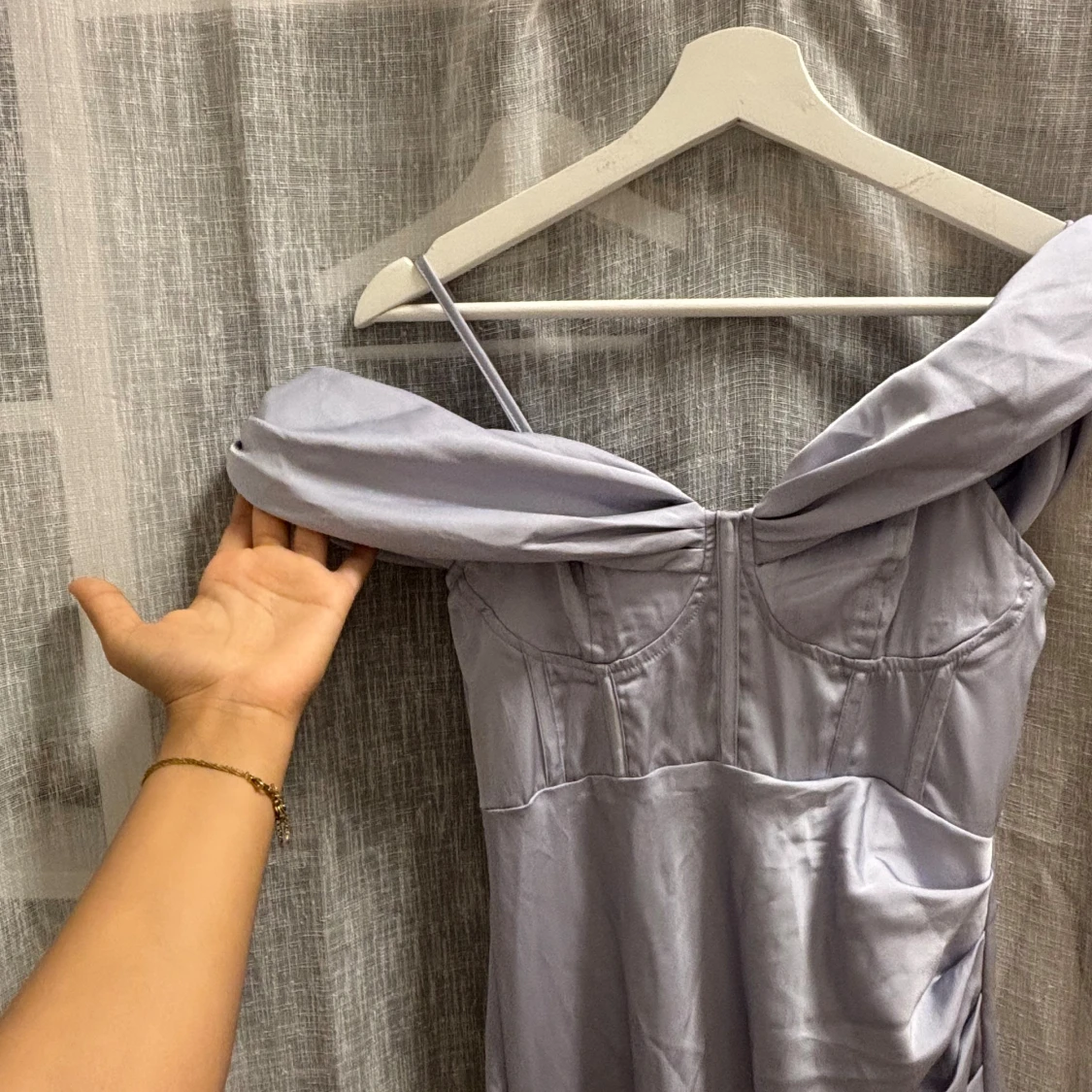 Ljuslila långklänning med drapering - 1