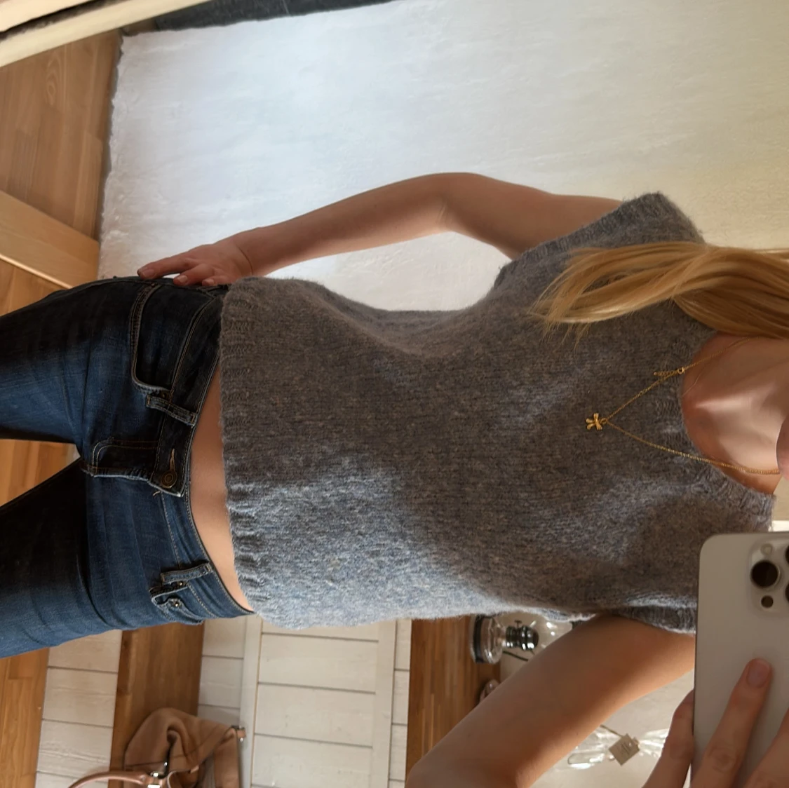 Gråblå stickad väst - 1