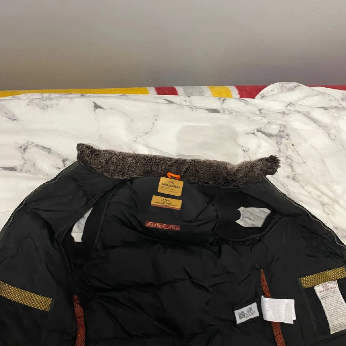 Svart dunväst från Parajumpers - 2