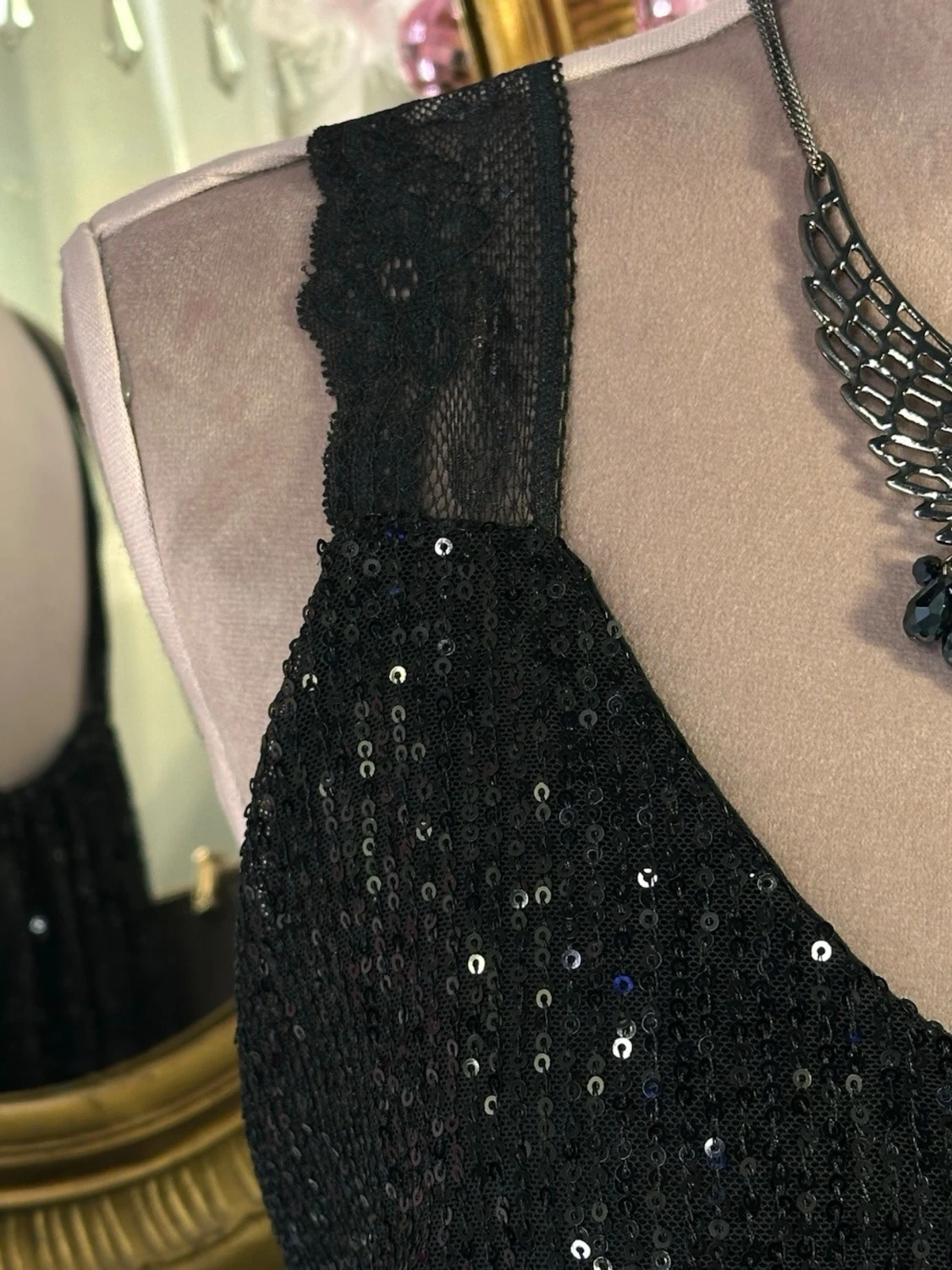 Glittrig svart paljett topp/ klänning med spetsband - 4