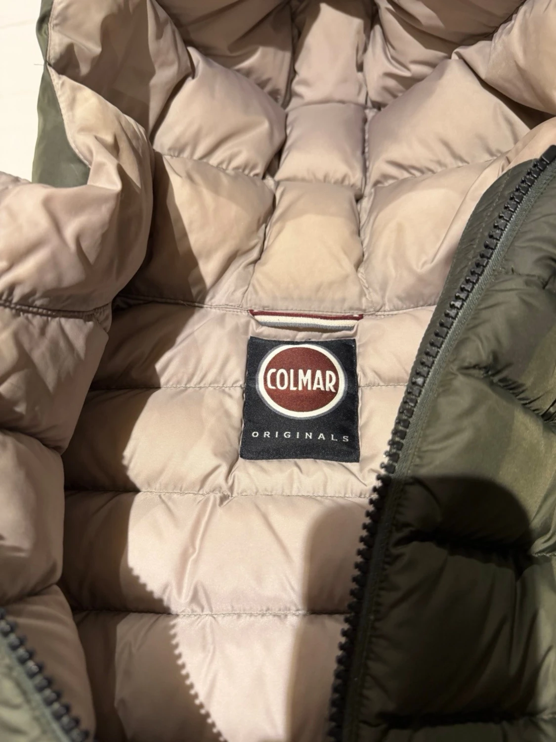Olivgrön pufferjacka från Colmar - 1