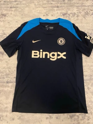 Chelsea tröja Medium size - Inte använt. Ny utan prislapp. Fick som present. Priset går att snacka