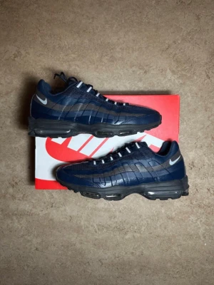 Nike Air Max 95 Ultra - Nike Air Max 95 Ultra.  Perfekt inför vintern  Nypris: 2400kr  Original kartong. Köpbevis finns