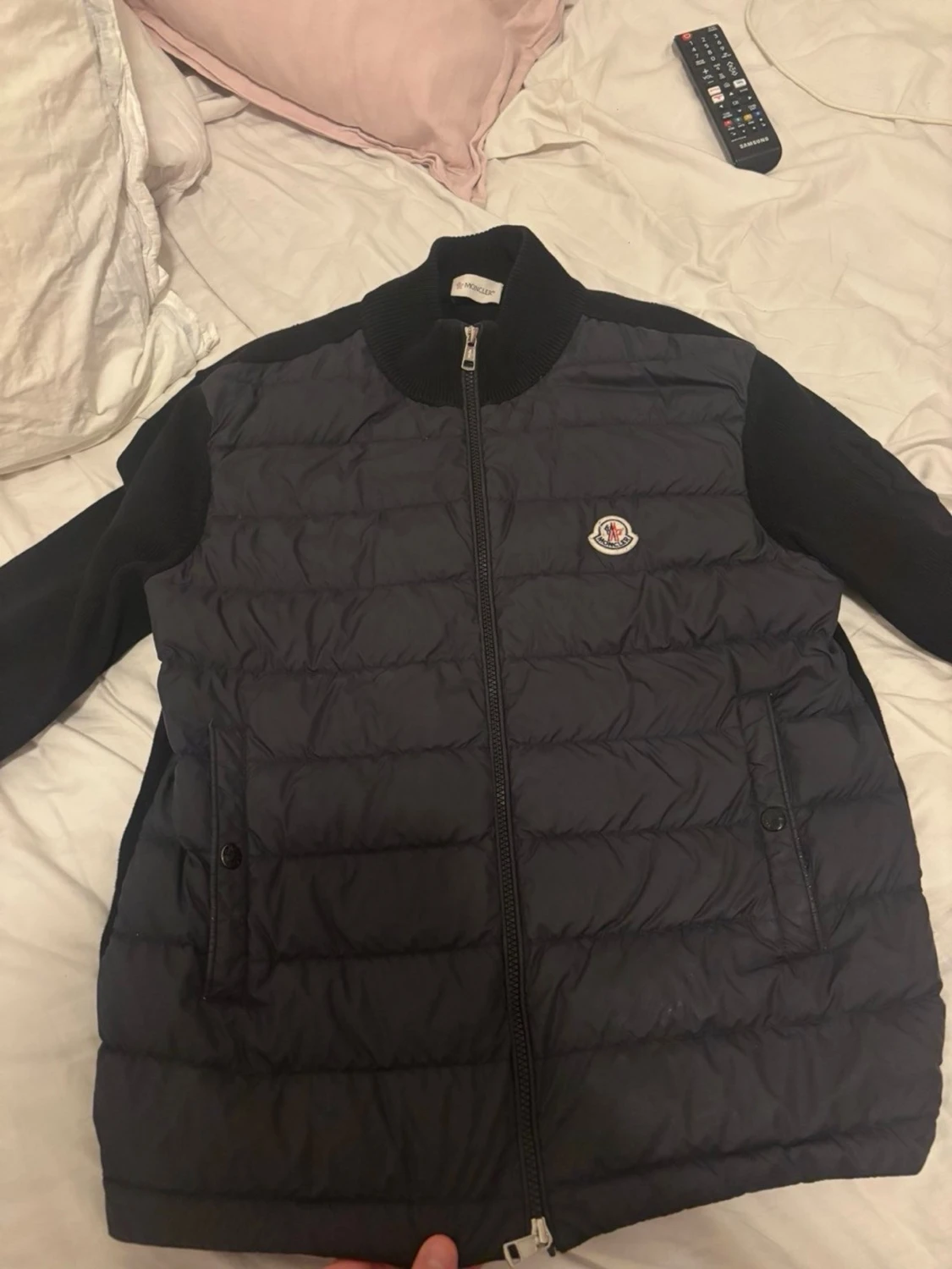 Svart Moncler pufferjacka