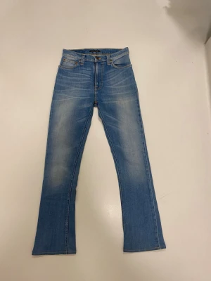 Bootcut nudie jeans Herr  - Ljusblåa bootcut nudie jeans Herr archive //  Storlek W29 L34 //  Modell: Boot Ben //  Skriv vid minsta fråga eller fundering🤝