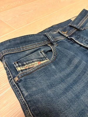 Diesel slim fit jeans - Riktigt feta diesel jeans, använd fåtal gånger. Smal/slim passform. Skriv om du undrar något
