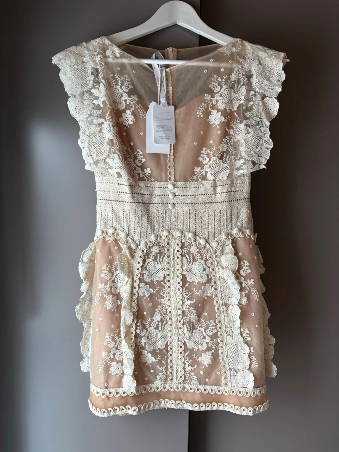 Oanvänd klänning från Miss Rosier  - 2