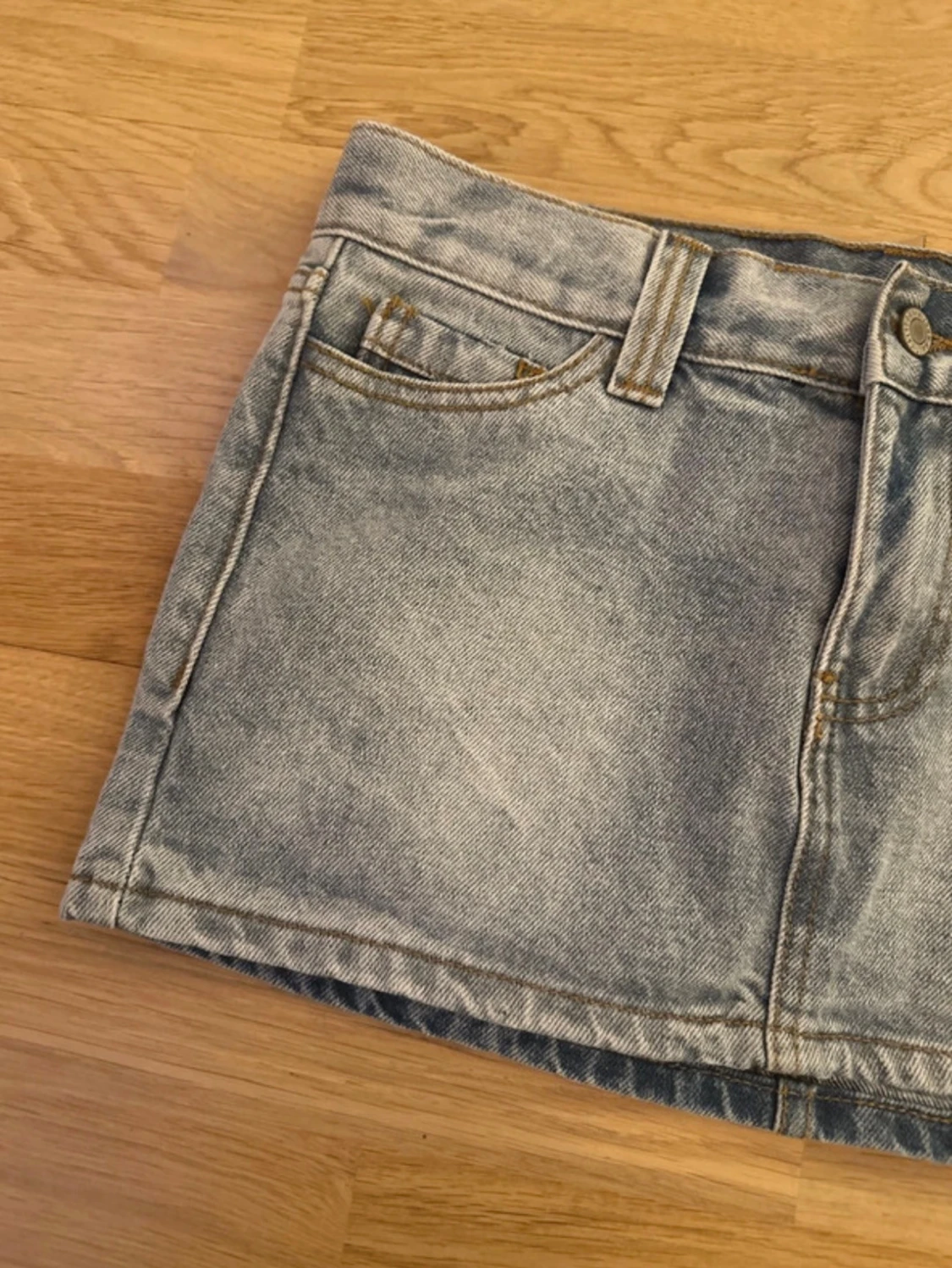 Lågmidjad Jeanskjol från brandy melville  - 1