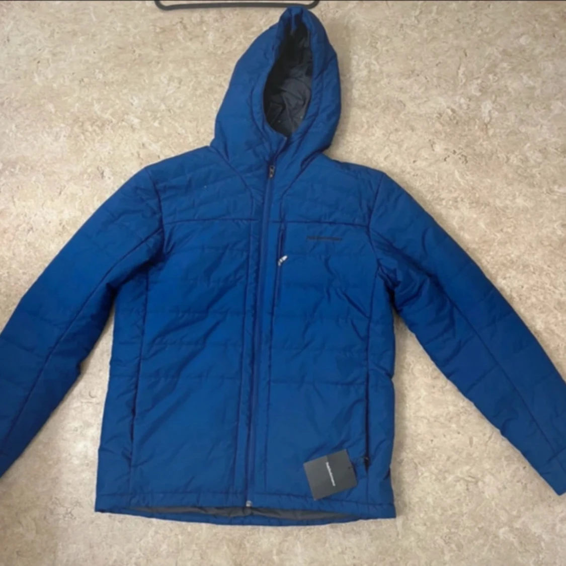 Blå pufferjacka Peak Performance