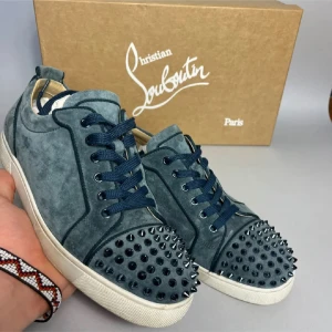 Christian Louboutin söker spikar till dessa skor  - Söker spikar till dessa skor betalar bra