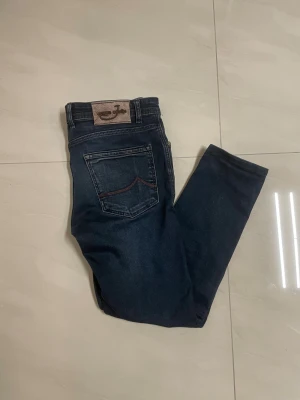 Jacob cohen 688 - Jon Cohen i modell 688 och storlek 32 i riktigt bra skick. Bara att fråga vid minsta lilla fundering