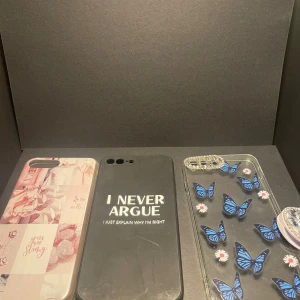 Fodralpaket för iPhone 7 Plus/8 Plus - Stort paket med 10 snygga skal för iPhone 7 Plus/8 Plus. Blandade motiv: Ideal of Sweden-marmor, citat, fjärilar och collage. Skalen är i varierande skick, vissa med mindre repor men alla fullt användbara. Perfekt för dig som vill byta stil ofta! Går att sälja separat. Skriv om du är intresserad.