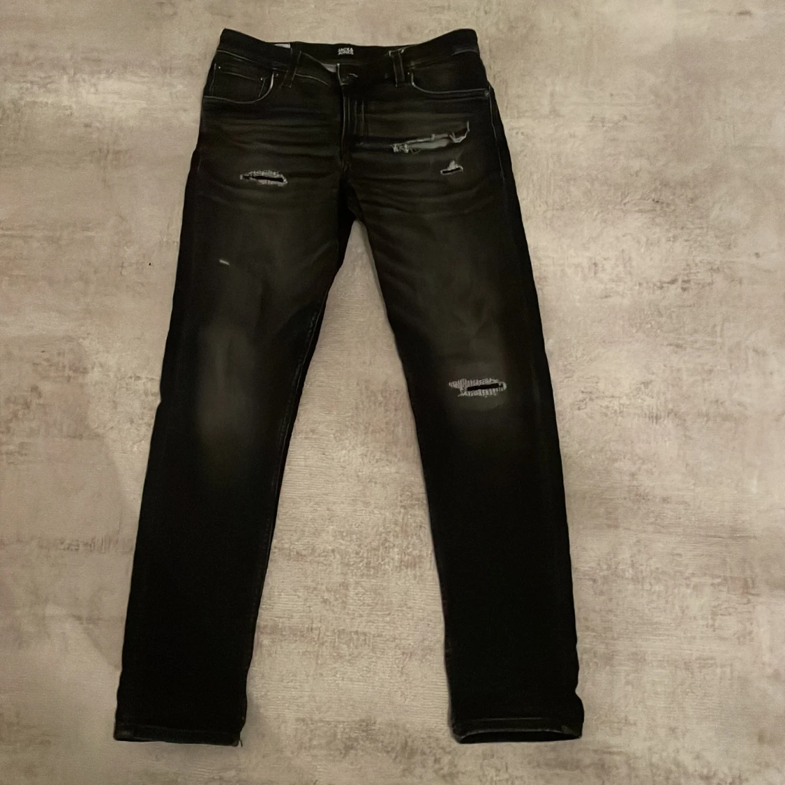 Svarta ripped jeans från Jack & Jones, slim Glenny - 1