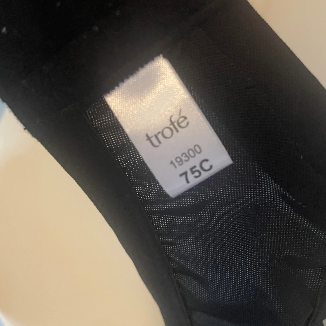 Svart bikiniöverdel från Trofé 75C - 1