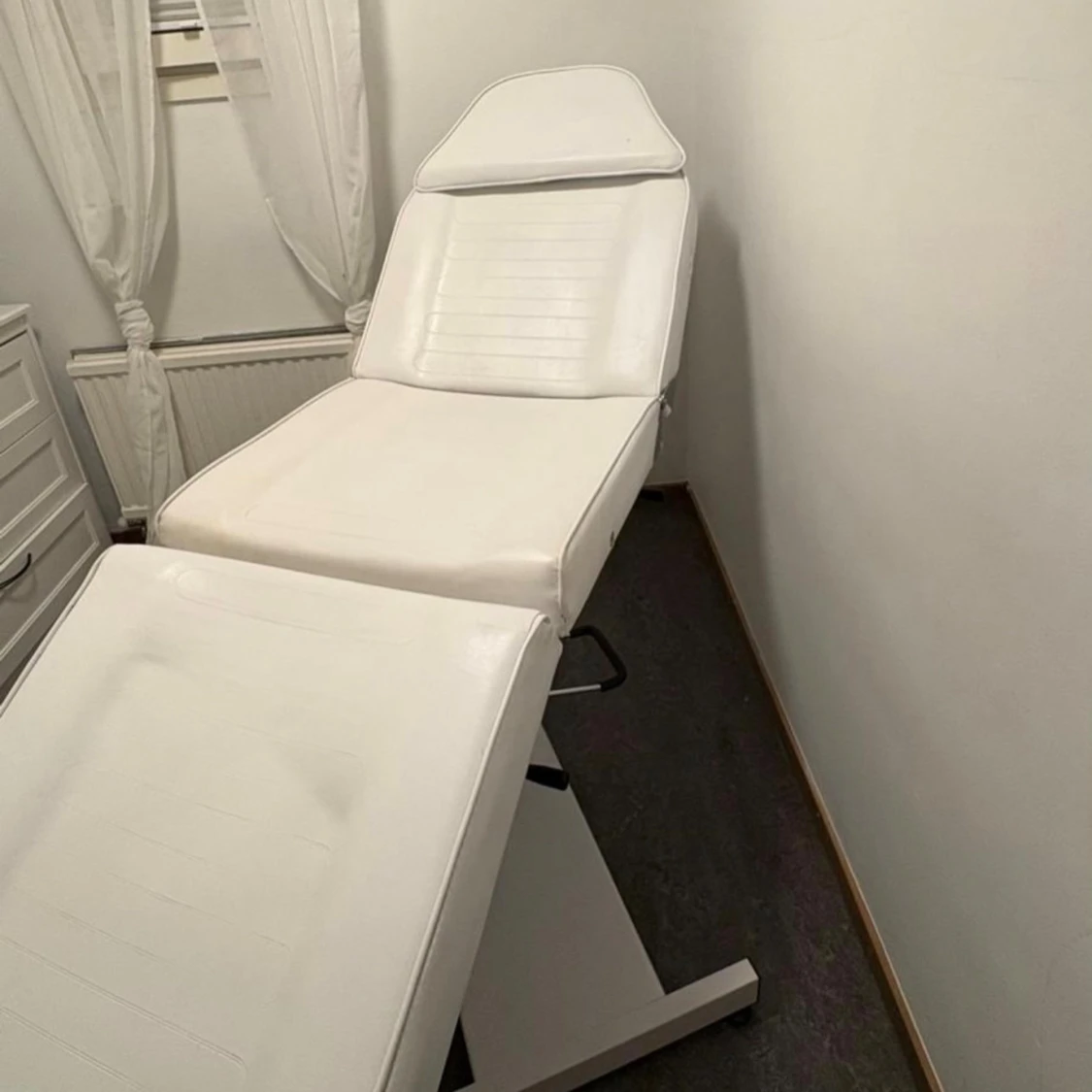 Skönhetssäng/ behandlingssäng  - 2