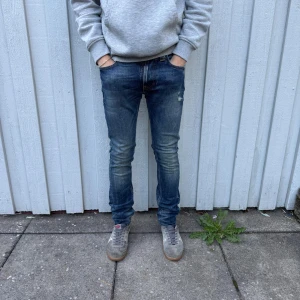 Nudie jeans  - Nudie jeans - Modell: Tape Ted - Storlek: W27/L32 - skick: 9/10 - Nypris runt 2000kr 