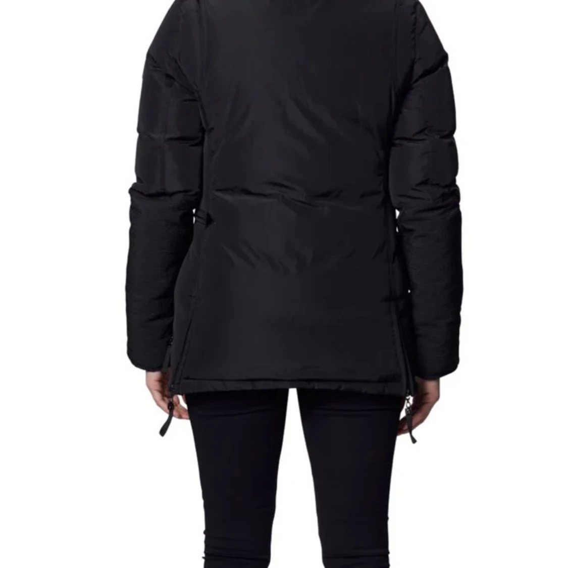 Svart dunjacka med päls från Hollies - 3