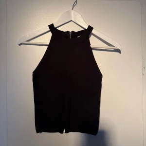 Linne - Halterneck från noisy may med dragkedja i ryggen, storlek xs