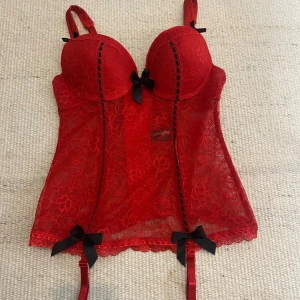 Beautiful lace lovehoney corset with bows - Length: 42cm Waist: 33cm x2  Cup:↕️14cm↔️16cm