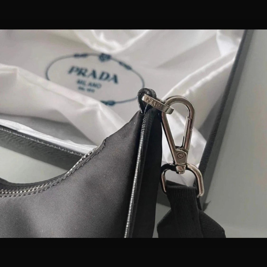 Svart axelväska från Prada  - 3