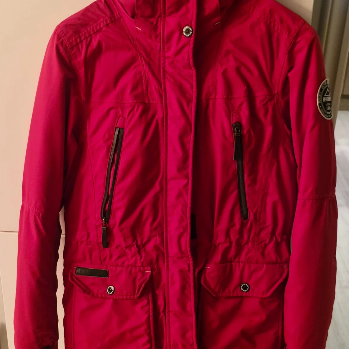 Röd parkajacka från McKinley