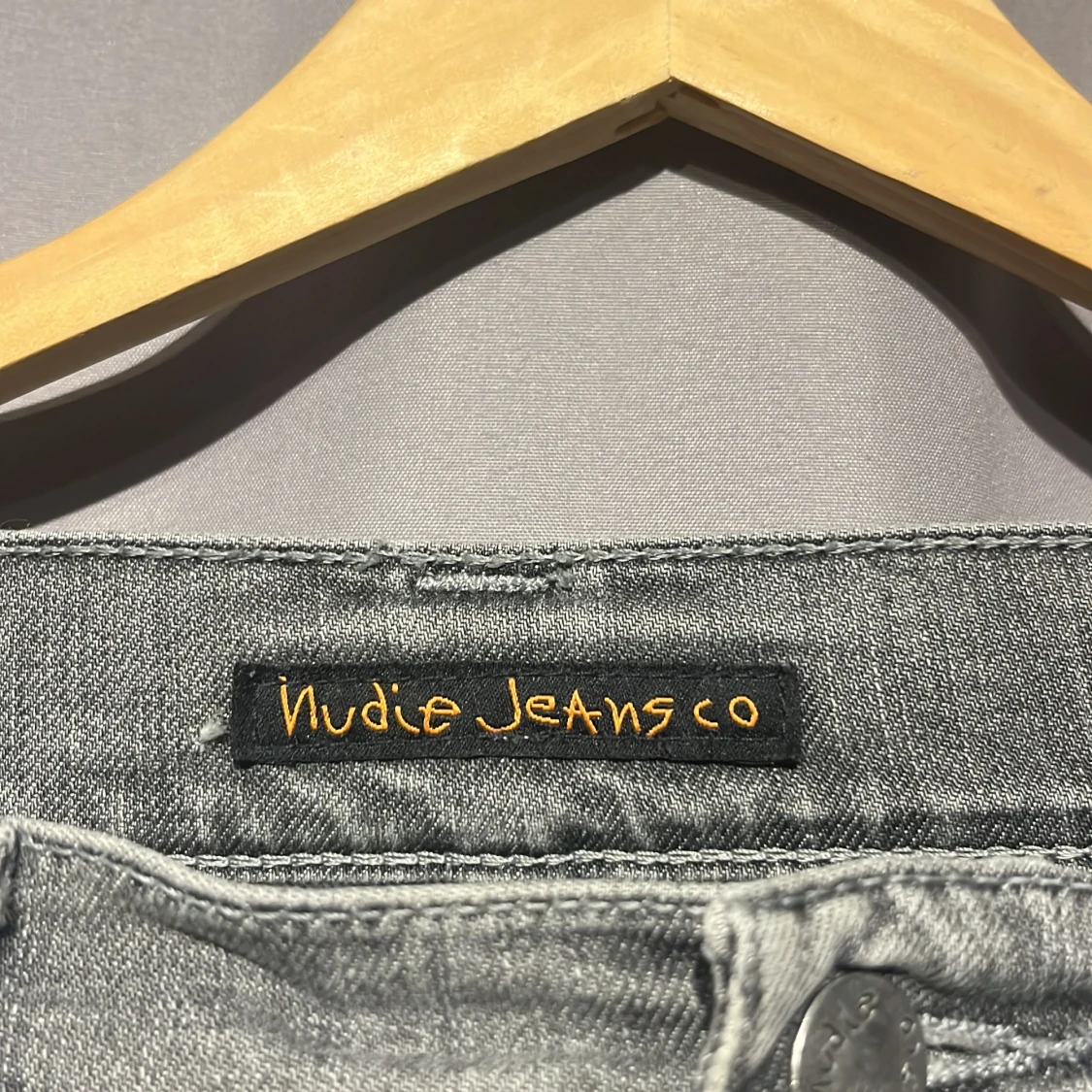 Grå jeans från Nudie Jeans Co - 2