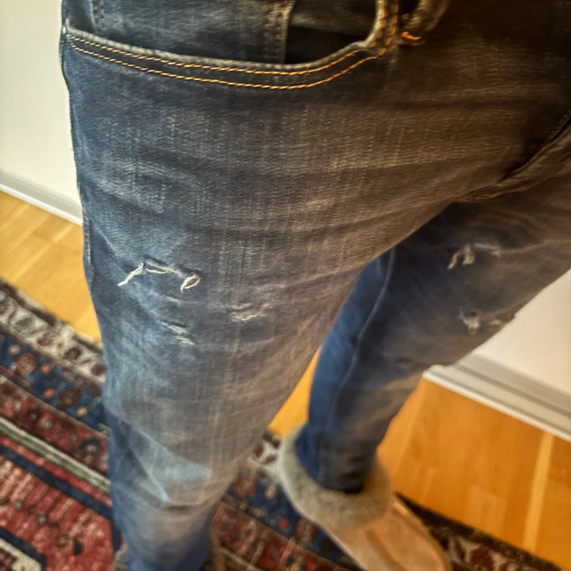 Blåa Jack & Jones 31/32 med slitningar  - 3