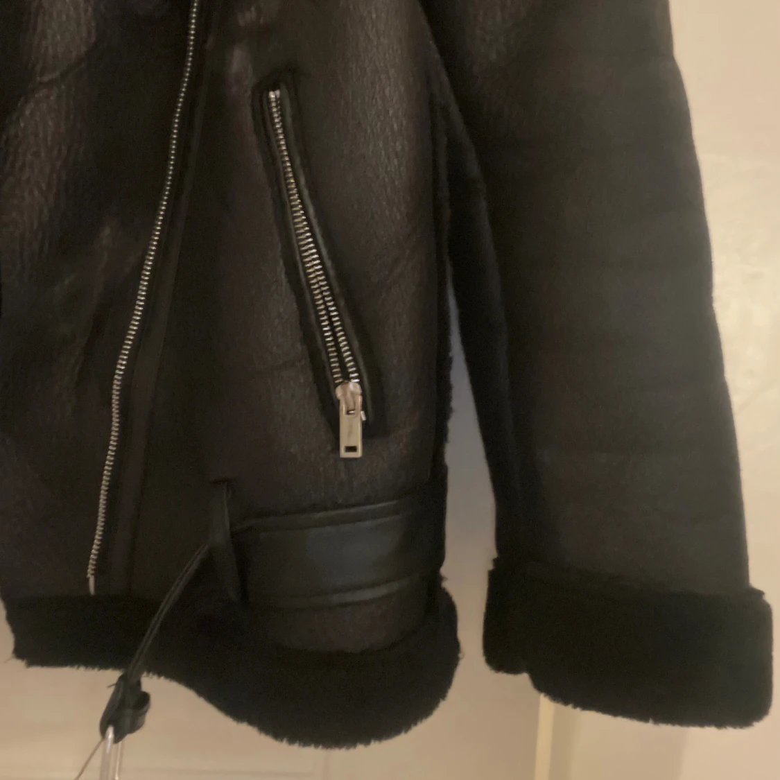 Svart pälsjacka från Pieces - 2