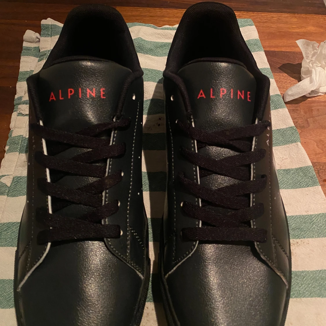 Svarta Alpine sneakers med bergmotiv - 1