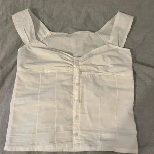 Vit topp - Handsydd.🌼🌸