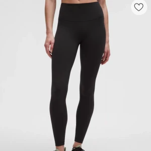 Wunder tights Lululemon - Snygga svarta leggings från Lululemon, deras Wunder Train High Rise i strl 6, dessa är endast testade o aldrig använda eftersom de va för små för mig. ❗️Nypris 1080kr mitt pris 850kr 