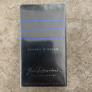 Baldessarini Secret Mission After Shave - Stilren after shave lotion på 90 ml från Baldessarini. Secret Mission ger en exklusiv känsla och är tillverkad i Tyskland. Ingredienser: Alcohol Denat., Aqua, Parfum, Ethylhexyl Methoxycinnamate, Linalool, Limonene, Geraniol m.fl.