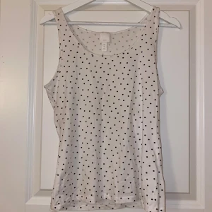 Prickigt linne från H&M - I fint skick!