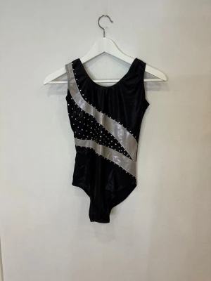 Gymnastik dräkt - En gymnastik dräkt som inte kommer till användning längre, mycket bra kvalité